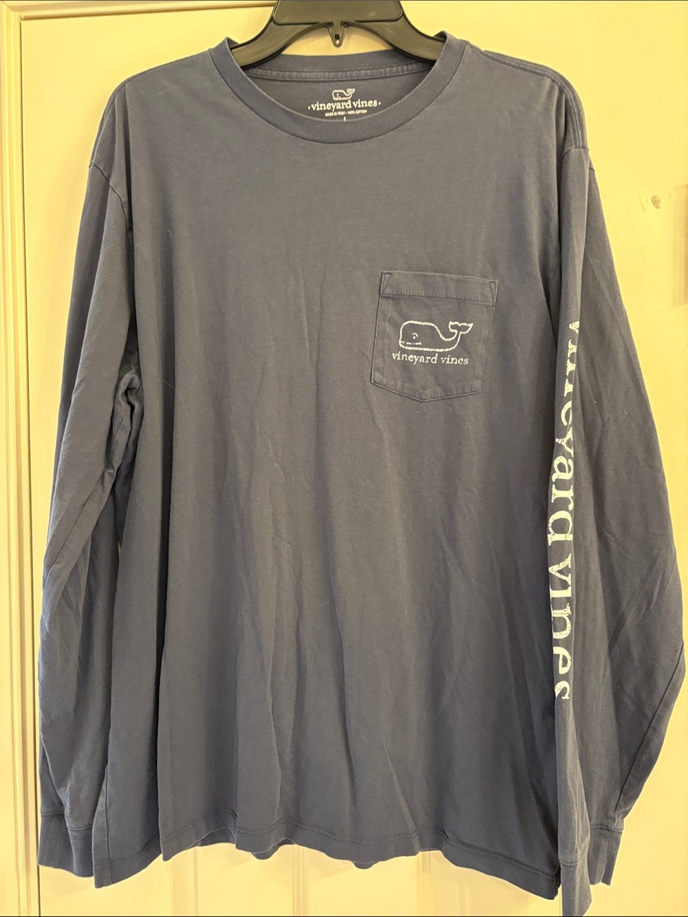 Vineyard Vines Men's Long-Sleeve Pocket Tee in Navy Blue